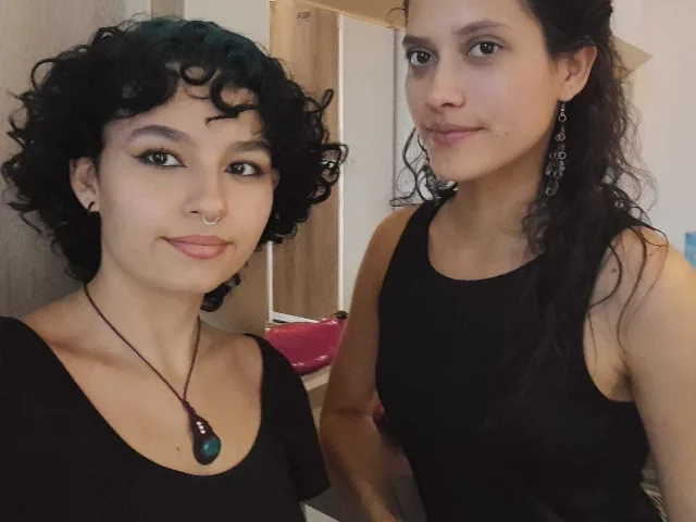 Camgirl LorettaAndLisa en live webcam amateur