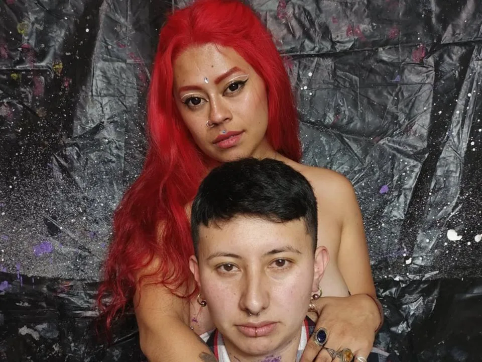 Camgirl DakotaAndAya en live webcam amateur