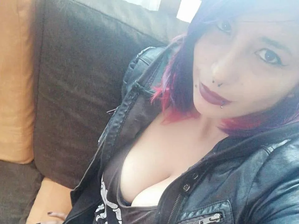 Camgirl HikarySex en live webcam amateur sur Mustvideos