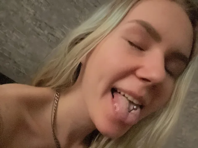 Camgirl CattyCris en live webcam amateur