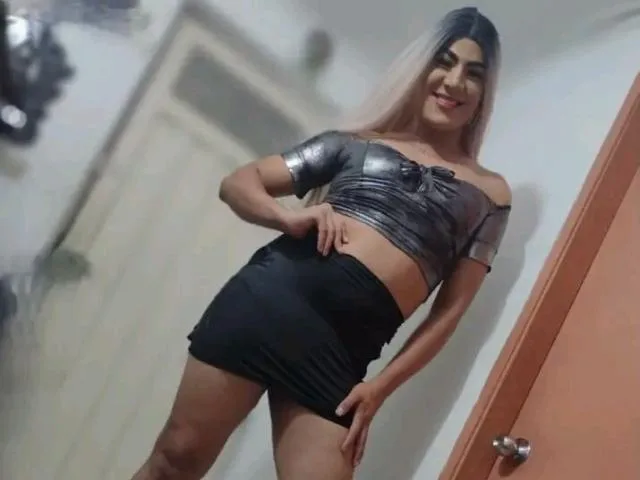 Camgirl ValentinaBigCock en live webcam amateur sur Mustvideos