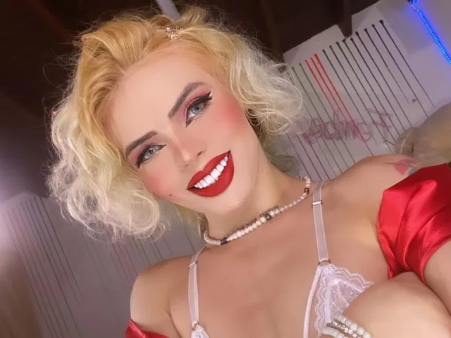 Camgirl FemGuyHott en live webcam amateur