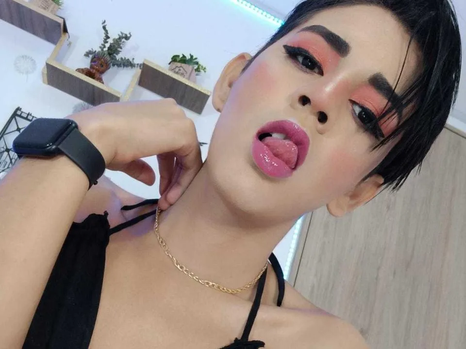 Camgirl BritBeauty en live webcam amateur sur Mustvideos