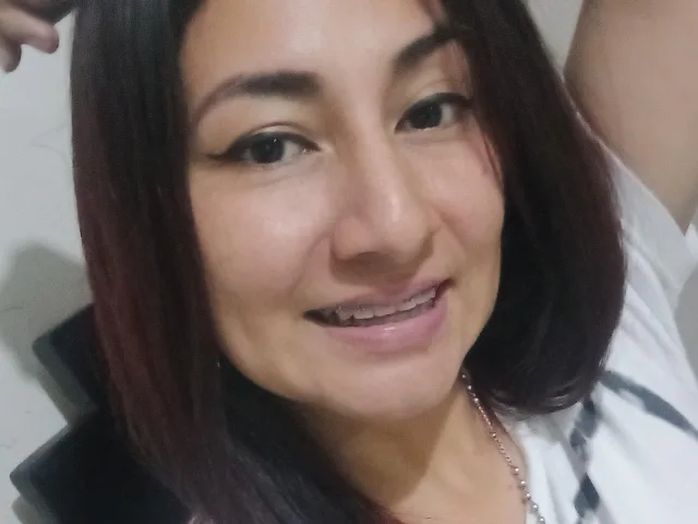 Camgirl SexyAleHot en live webcam amateur