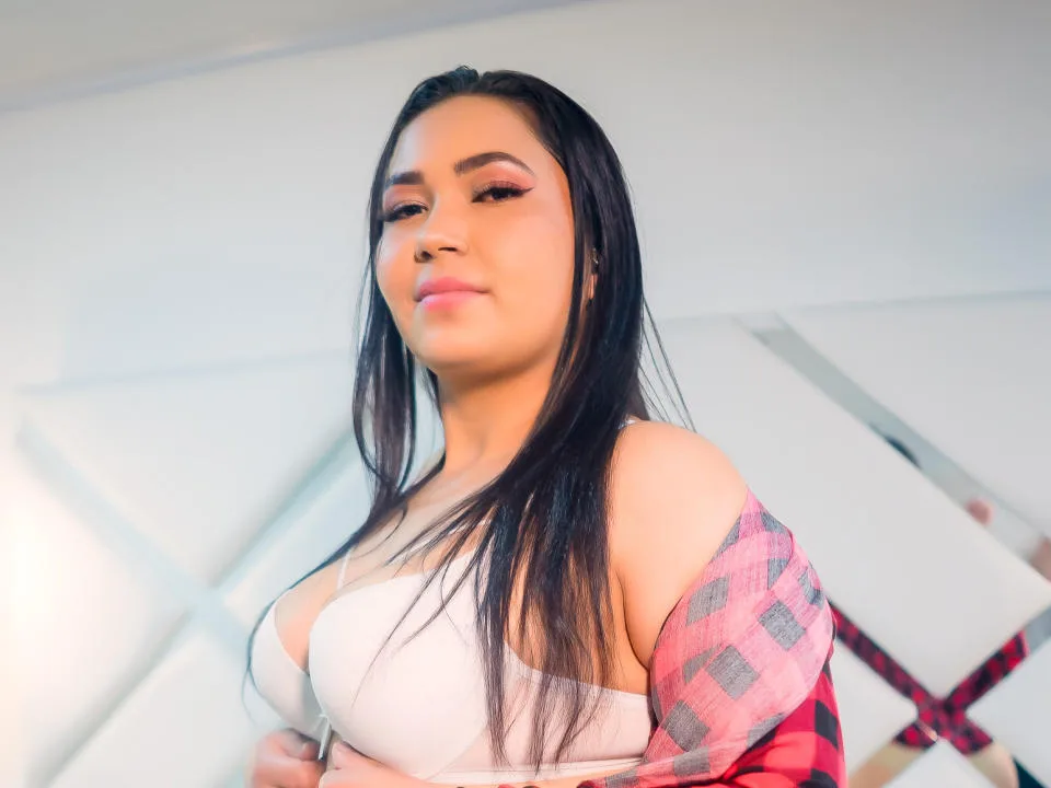 Camgirl JuanaRoa en live webcam amateur sur Mustvideos