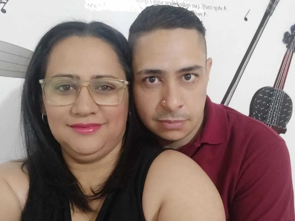 Camgirl ValeryAndPeter en live webcam amateur sur Mustvideos