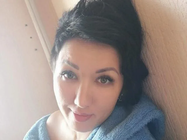 Camgirl HotBestia en live webcam amateur