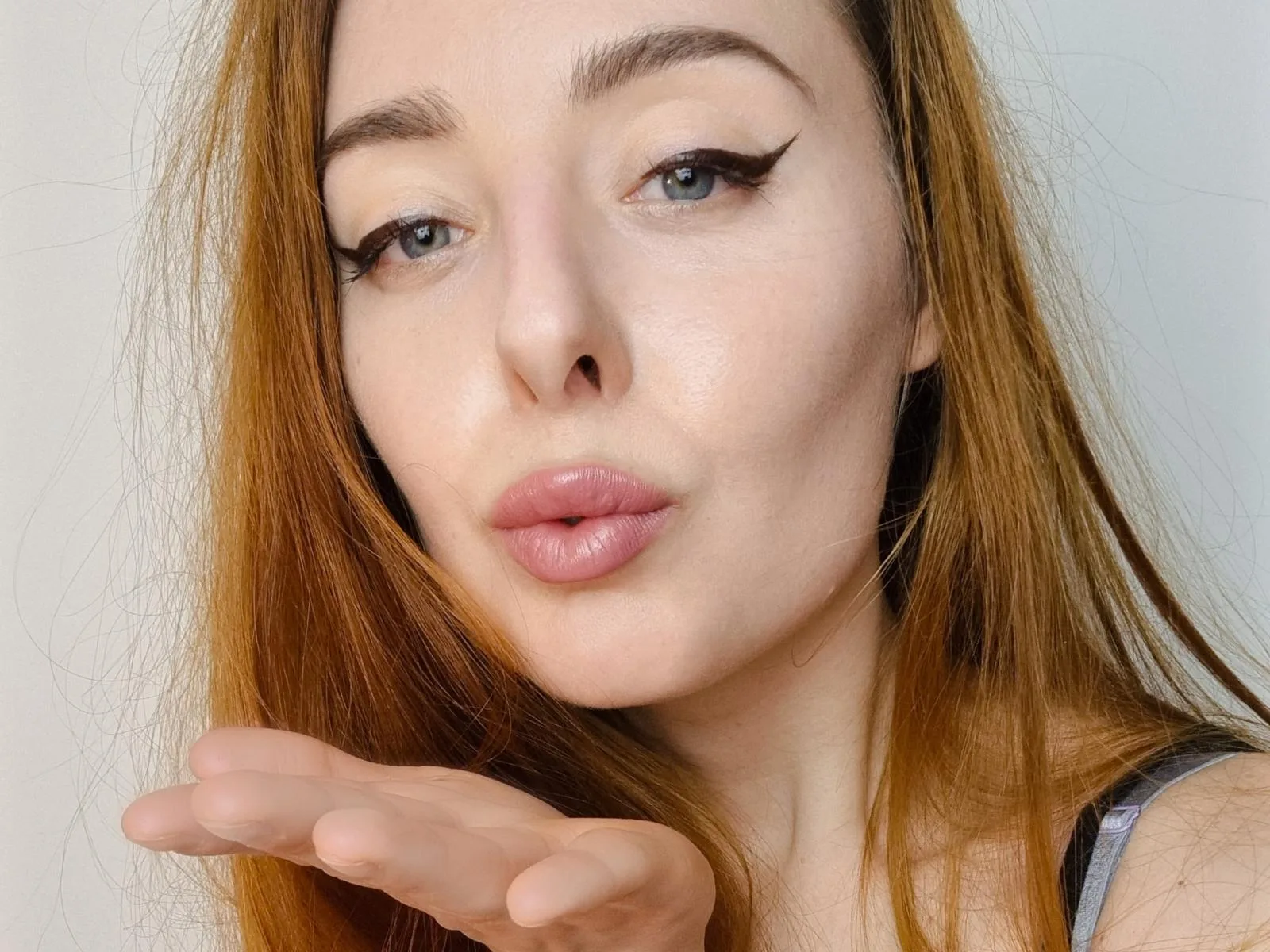 Camgirl LilithRise en live webcam amateur