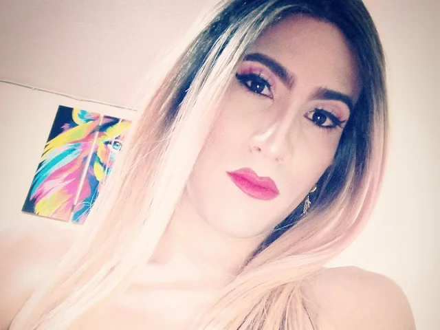 Camgirl AmbarJonesX en live webcam amateur