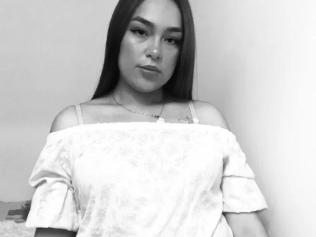 Camgirl EmmaRouseX en live webcam amateur sur Mustvideos