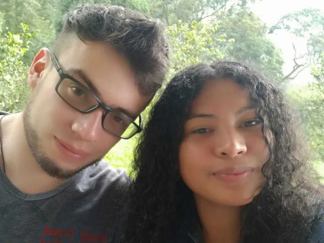 Camgirl WildAllYesCouple en live webcam amateur