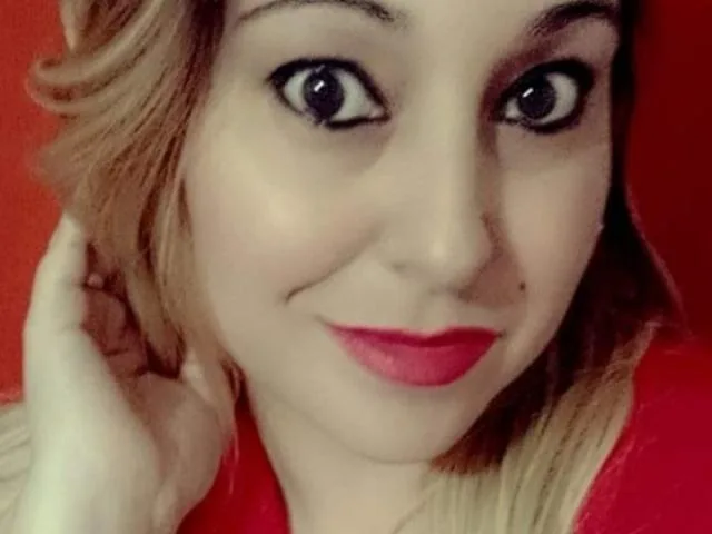 Camgirl XinnaraMos en live webcam amateur