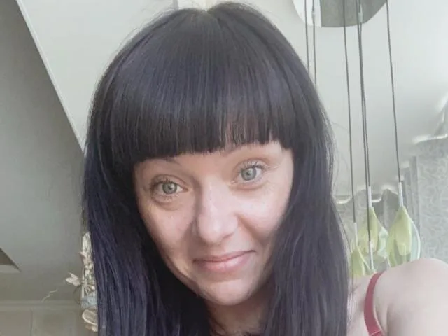 Camgirl GoryachayaSvoya en live webcam amateur