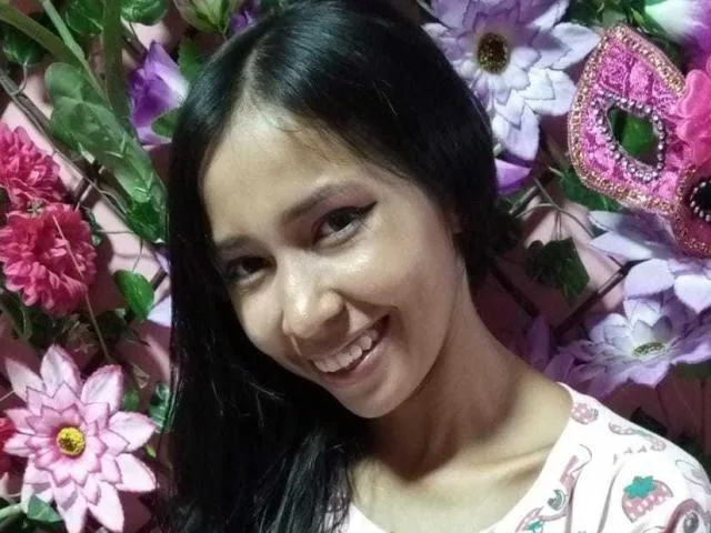 Camgirl LaraSanders en live webcam amateur
