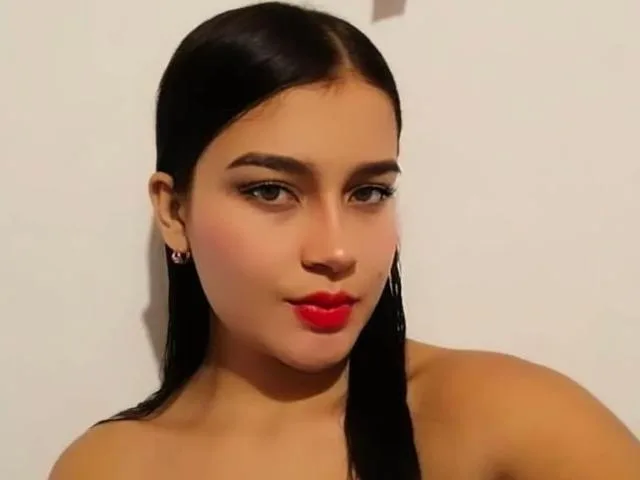 Camgirl RunnaBaker en live webcam amateur sur Mustvideos