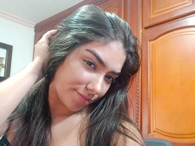 Camgirl SharonKlart en live webcam amateur