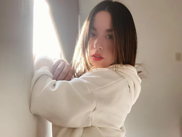 Camgirl EmiliaLoves en live webcam amateur