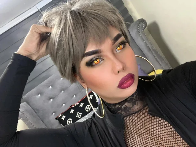 Camgirl SelfSuckDominant en live webcam amateur