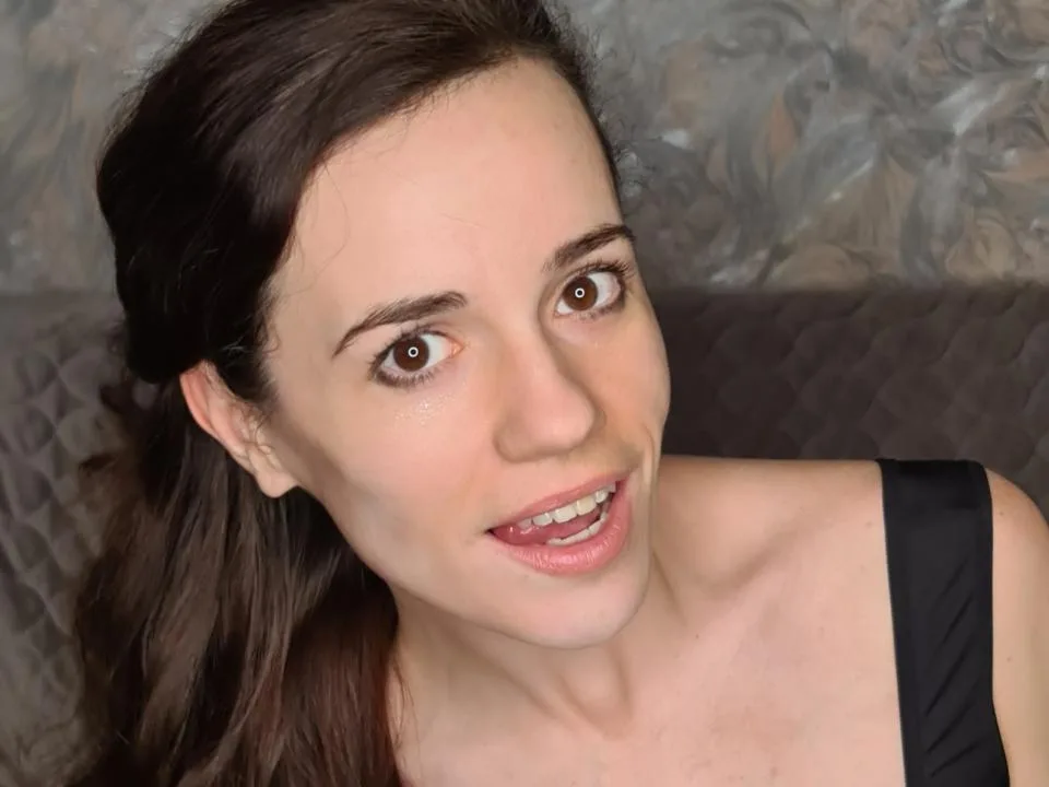 Camgirl LonelyFlower en live webcam amateur sur Mustvideos