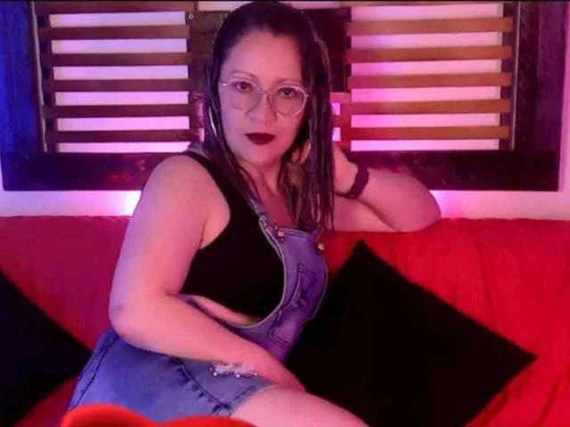 Camgirl CharloteEzra en live webcam amateur