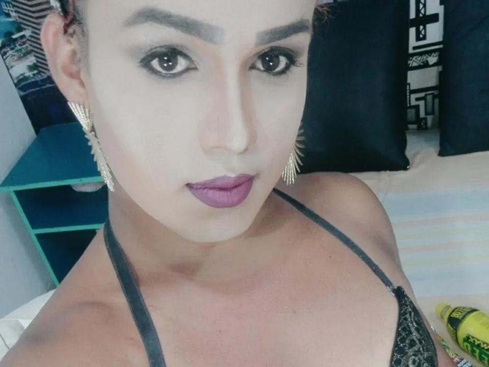 Camgirl ShairaTsX en live webcam amateur sur Mustvideos