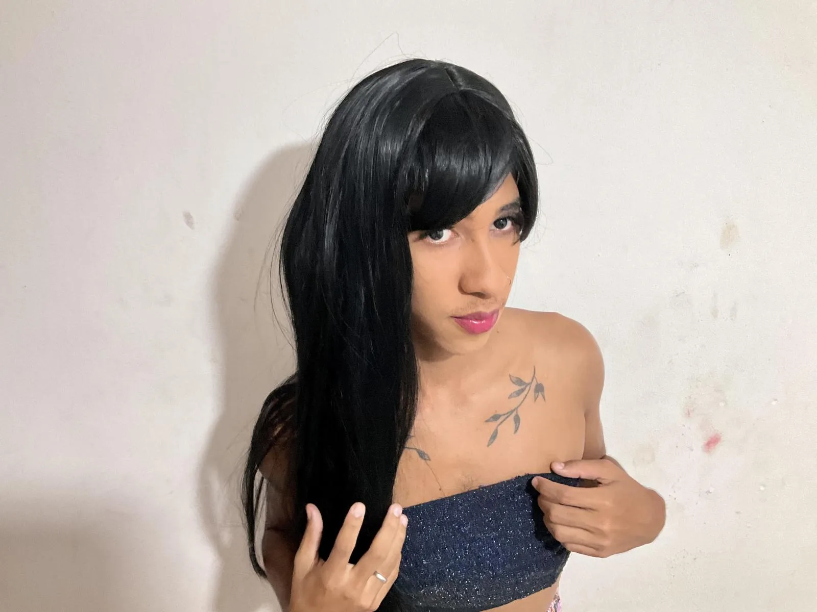 Camgirl ElektraDick en live webcam amateur sur Mustvideos