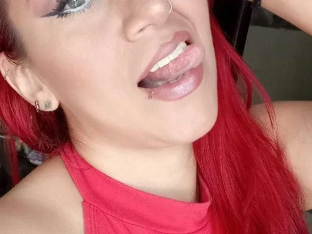Camgirl RedBunnyCherry en live webcam amateur
