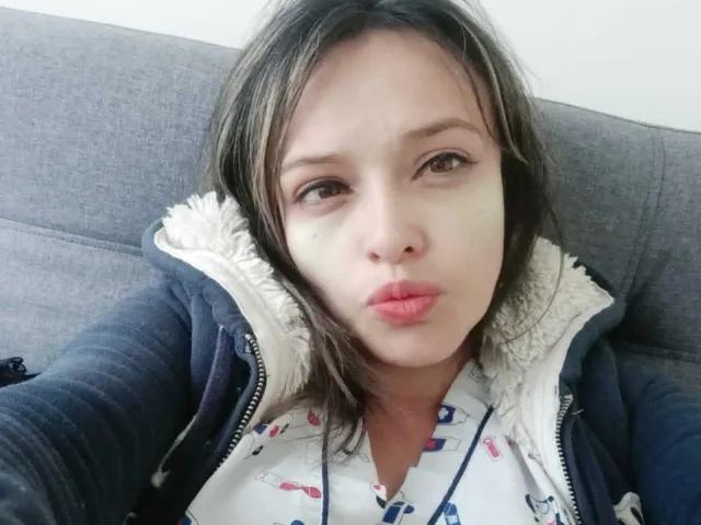 Camgirl CharlotteLatin69 en live webcam amateur