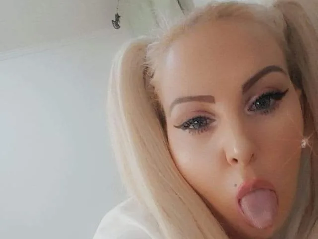 Camgirl DeliaBitony en live webcam amateur