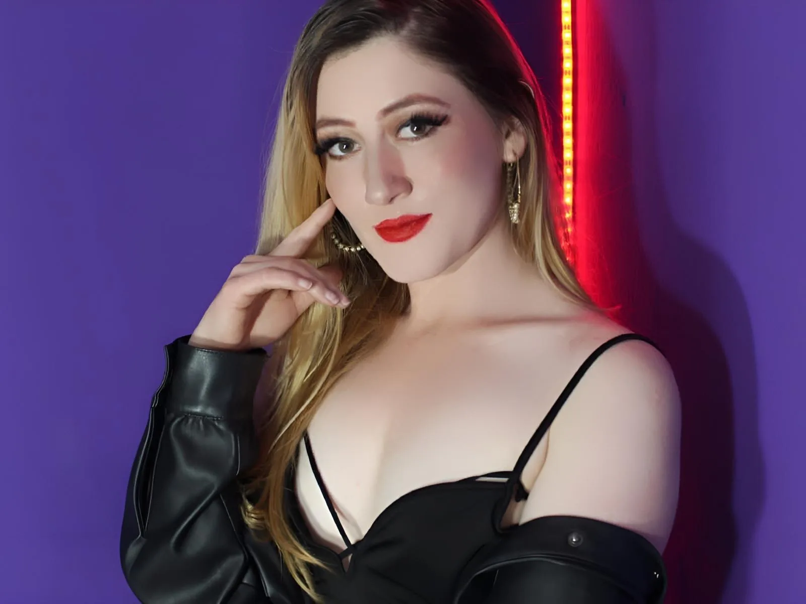 Camgirl SharlotteHall en live webcam amateur