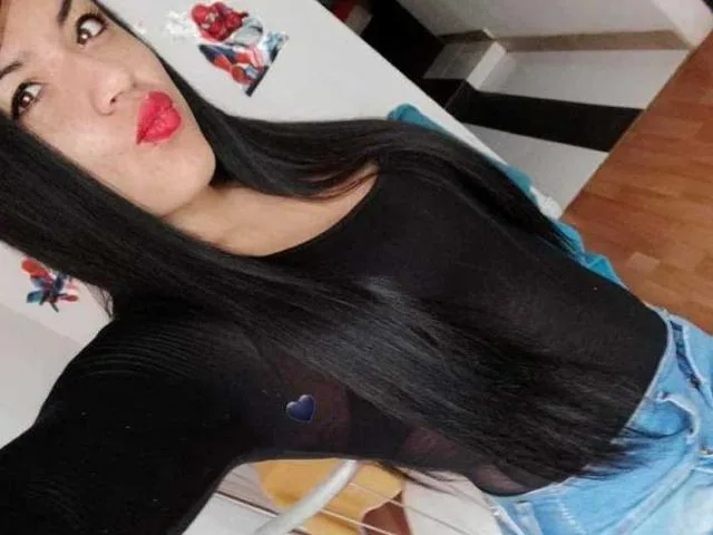 Camgirl JessiAdans en live webcam amateur