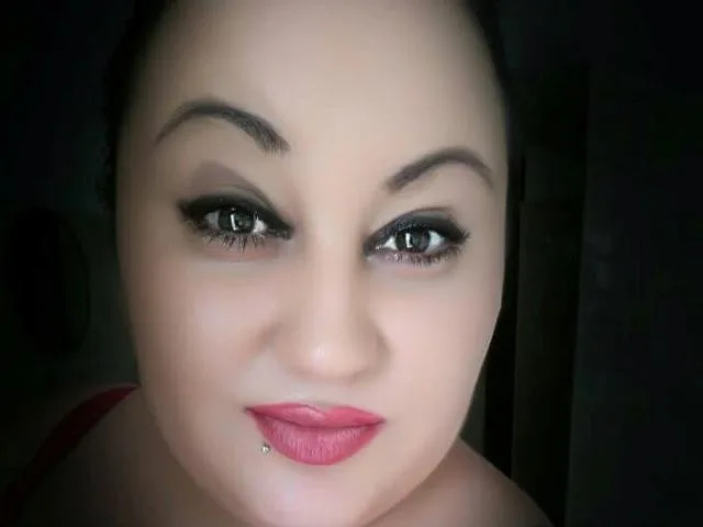Camgirl BigTittsX en live webcam amateur