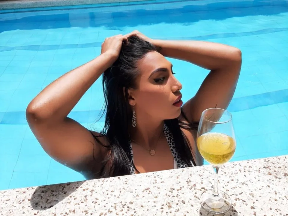 Camgirl DeliciusBigAss en live webcam amateur sur Mustvideos