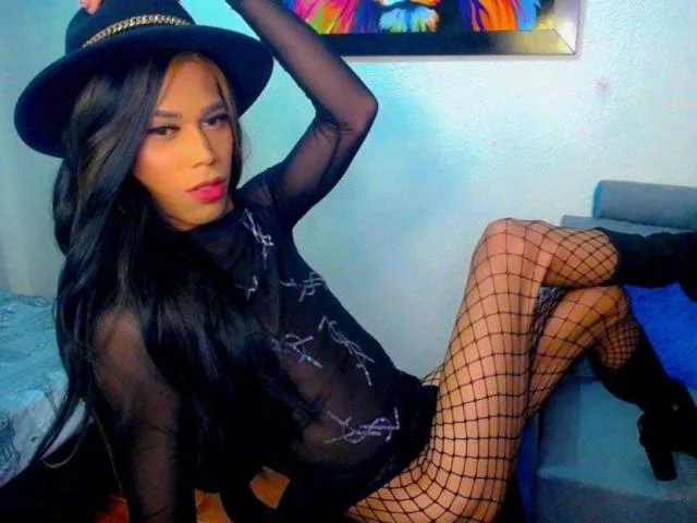 Camgirl MitchellTay en live webcam amateur