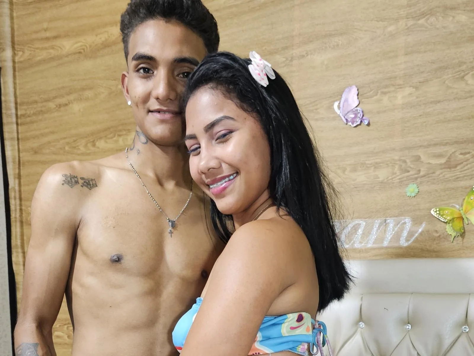 Camgirl WomanSas en live webcam amateur sur Mustvideos