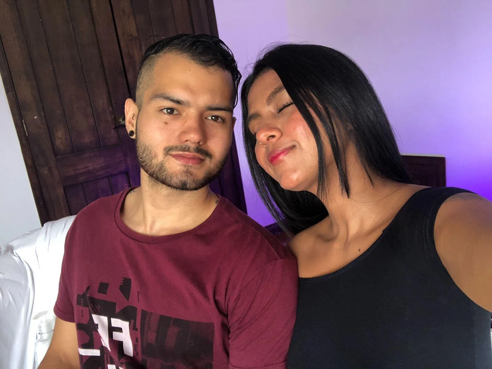 Camgirl BradAndJenn en live webcam amateur