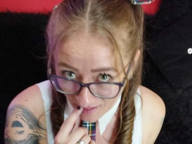 Camgirl MeganVioleth en live webcam amateur sur Mustvideos