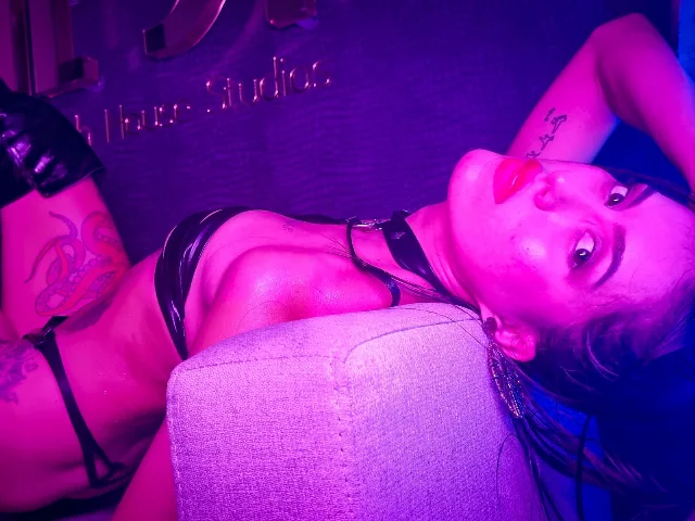 Camgirl NicoleDuran en live webcam amateur