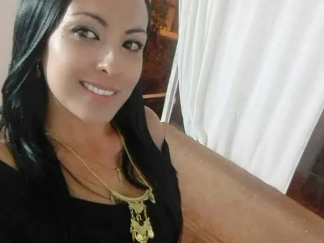 Camgirl NicoleWendy en live webcam amateur