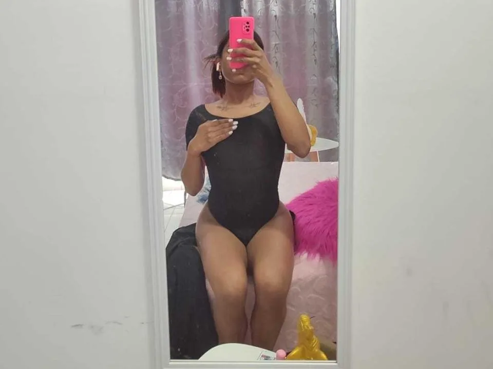 Camgirl KimmySolange en live webcam amateur sur Mustvideos