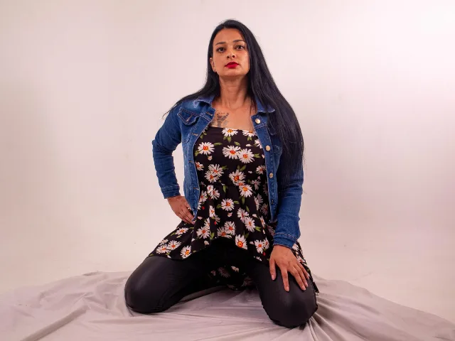 Camgirl ValeryRodriguez en live webcam amateur