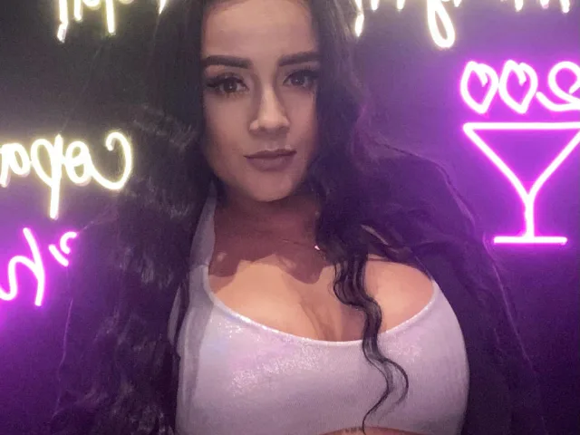 Camgirl AndreaToxi en live webcam amateur