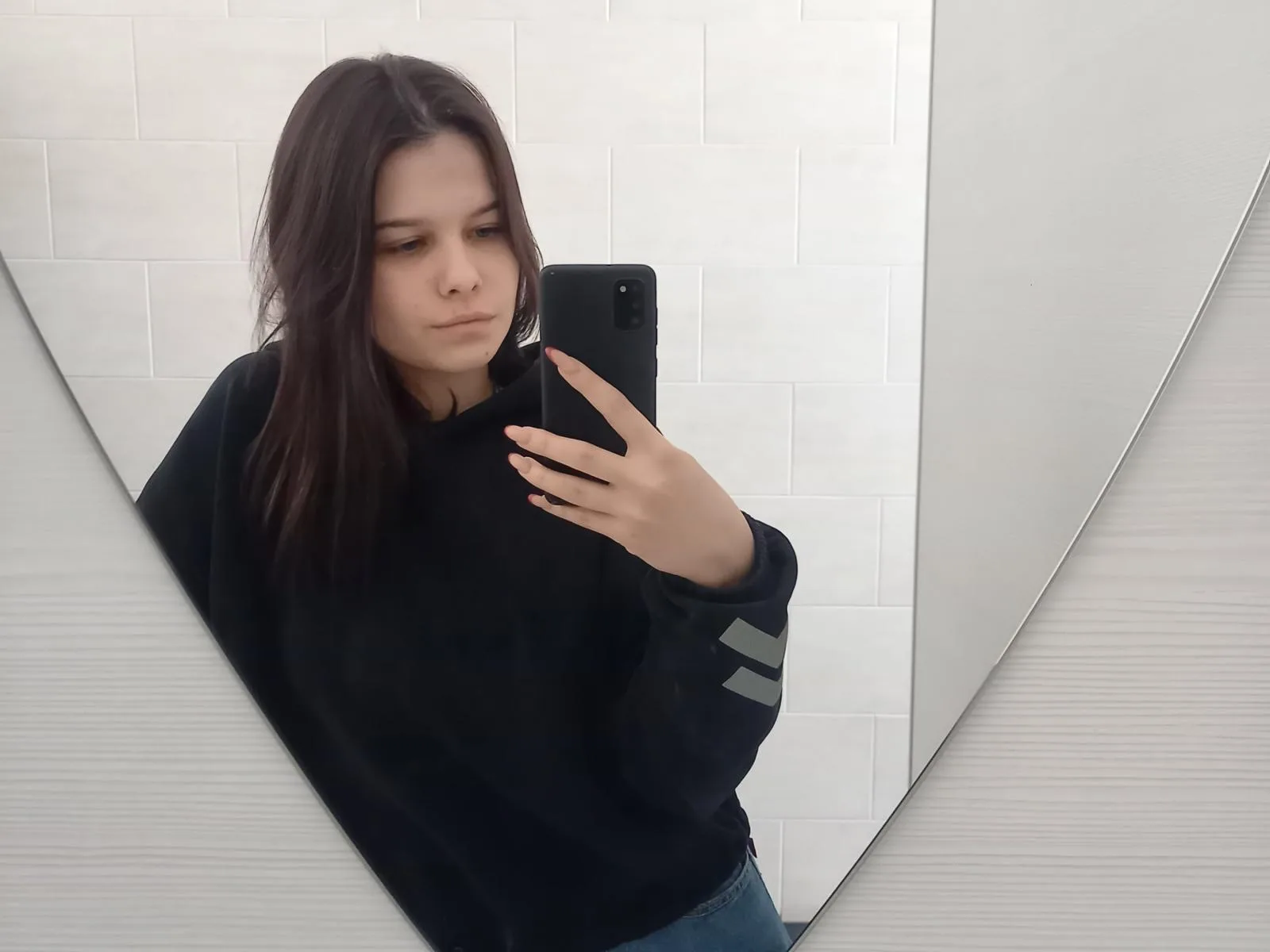 Camgirl Lisa69Warm en live webcam amateur sur Mustvideos