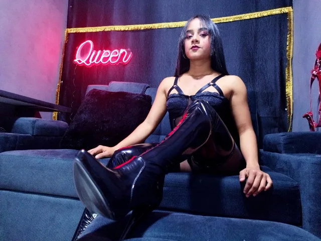 Camgirl CrystalStone en live webcam amateur