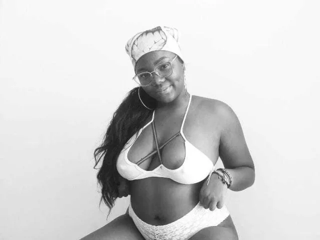 Camgirl ChanellSaenz en live webcam amateur