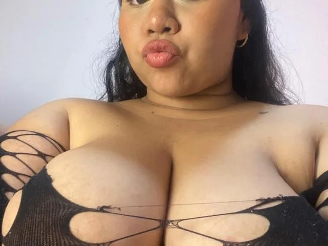 Camgirl MiaDacotta en live webcam amateur sur Mustvideos