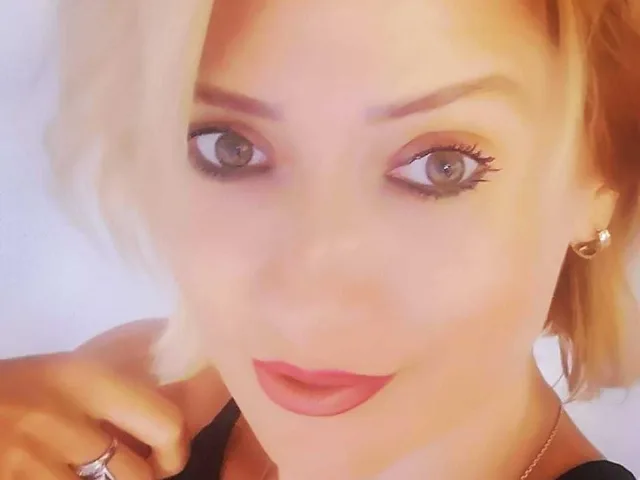 Camgirl AnimatedBloat en live webcam amateur
