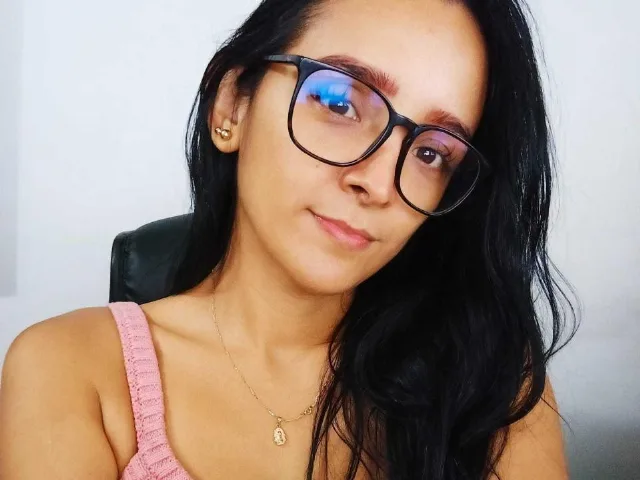 Camgirl AriiagnaLove en live webcam amateur