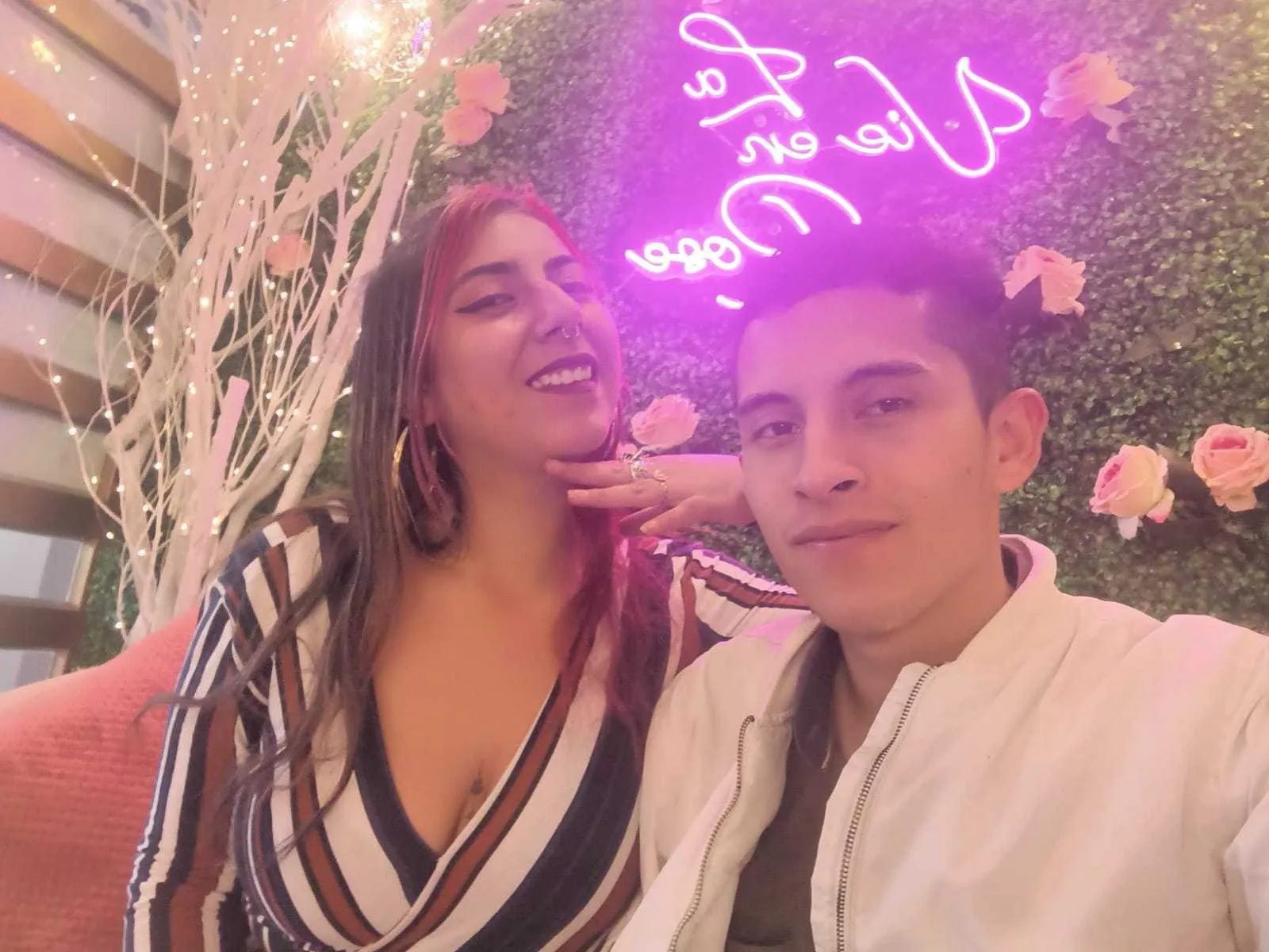 Camgirl CristalAndNicky en live webcam amateur sur Mustvideos