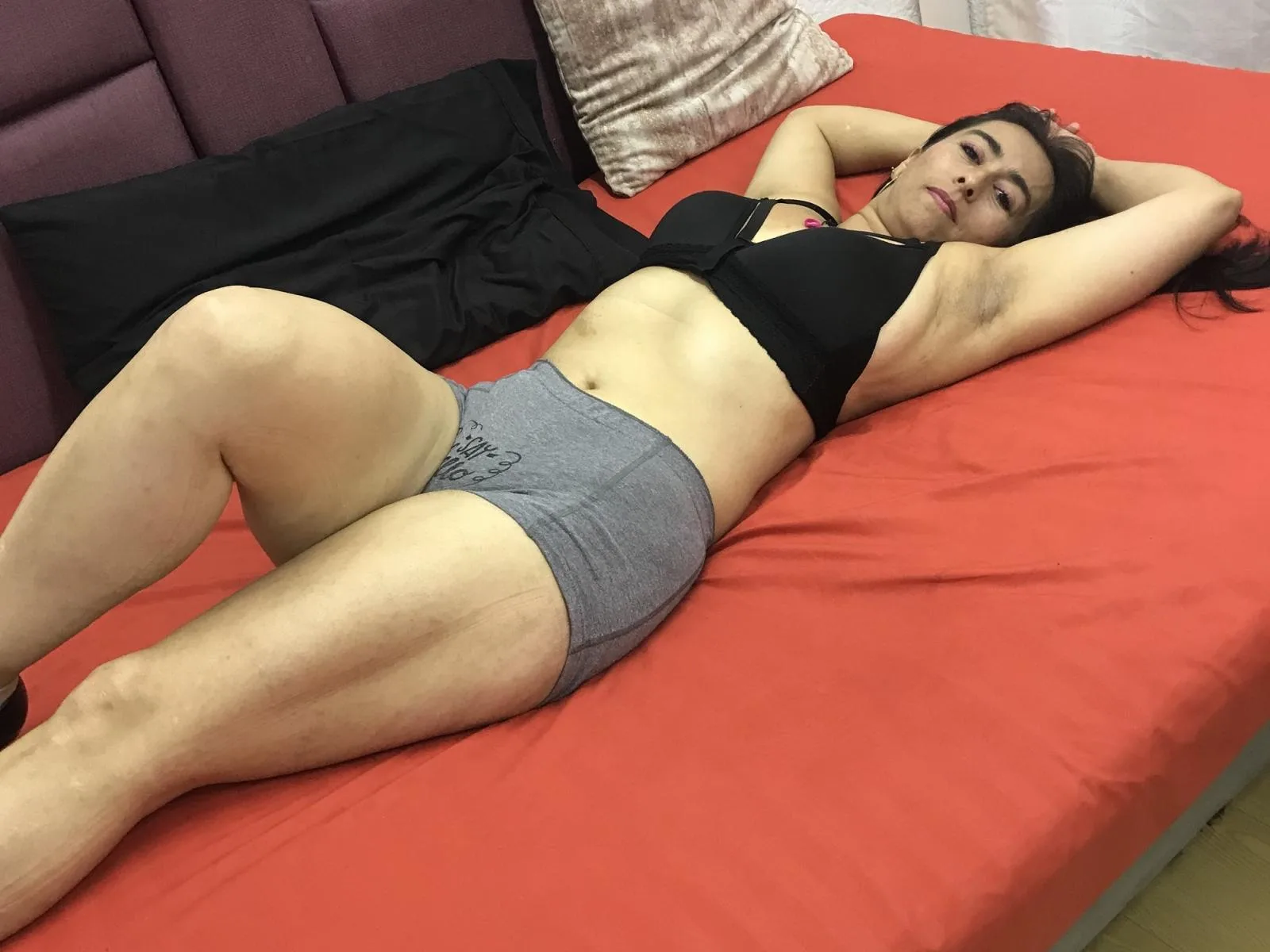 Camgirl Calipso77 en live webcam amateur sur Mustvideos